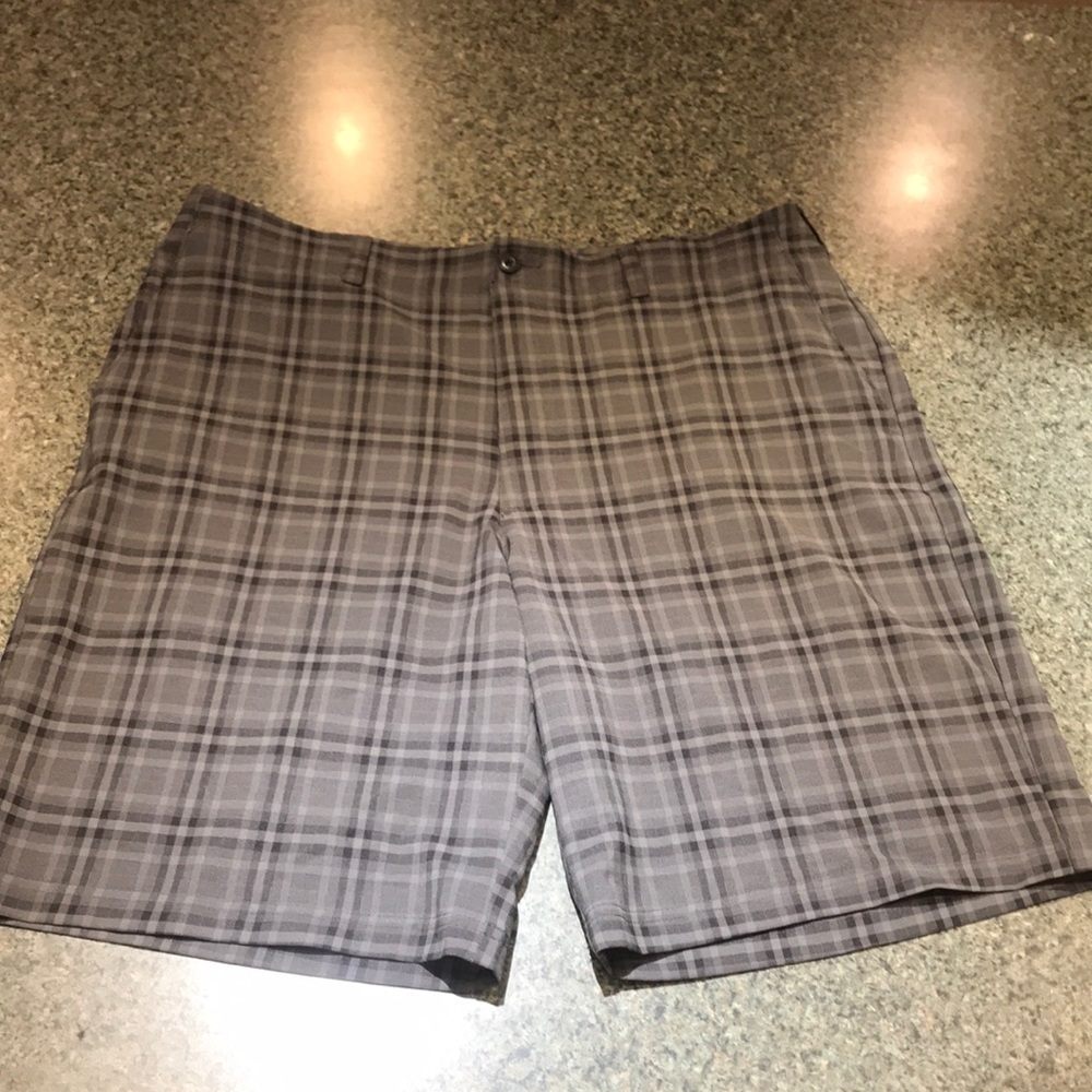 Ben Hogan plaid size 36 four pocket casual preppy shorts